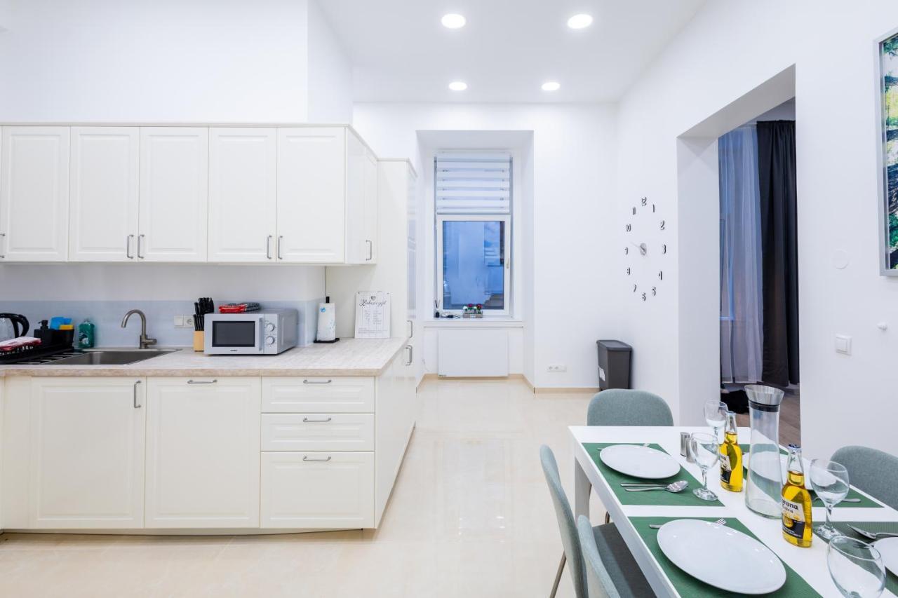 Family Deluxe A Stone Throw From The Centre And Danube Apartament *