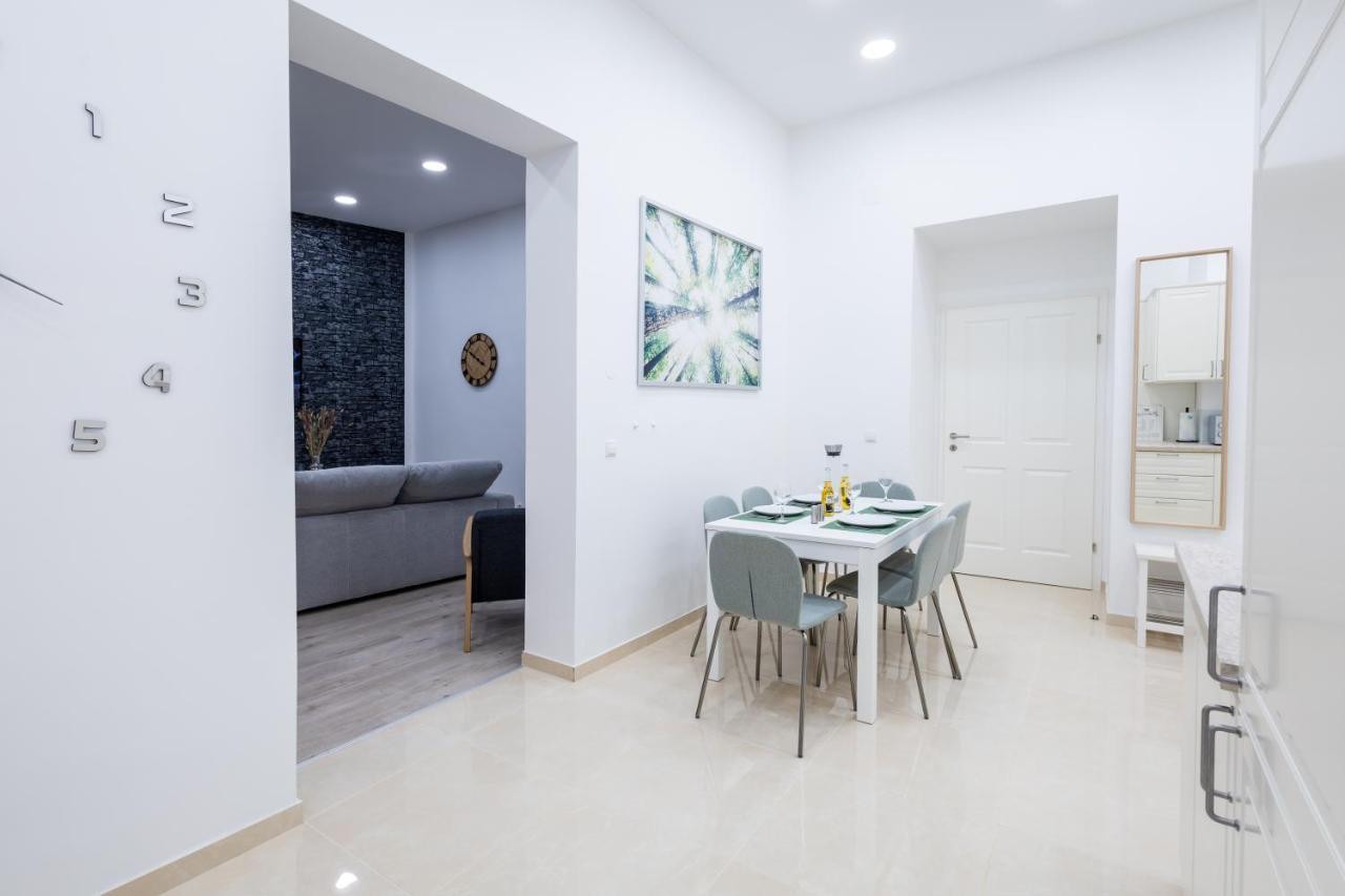 Apartament Family Deluxe A Stone Throw From The Centre And Danube *